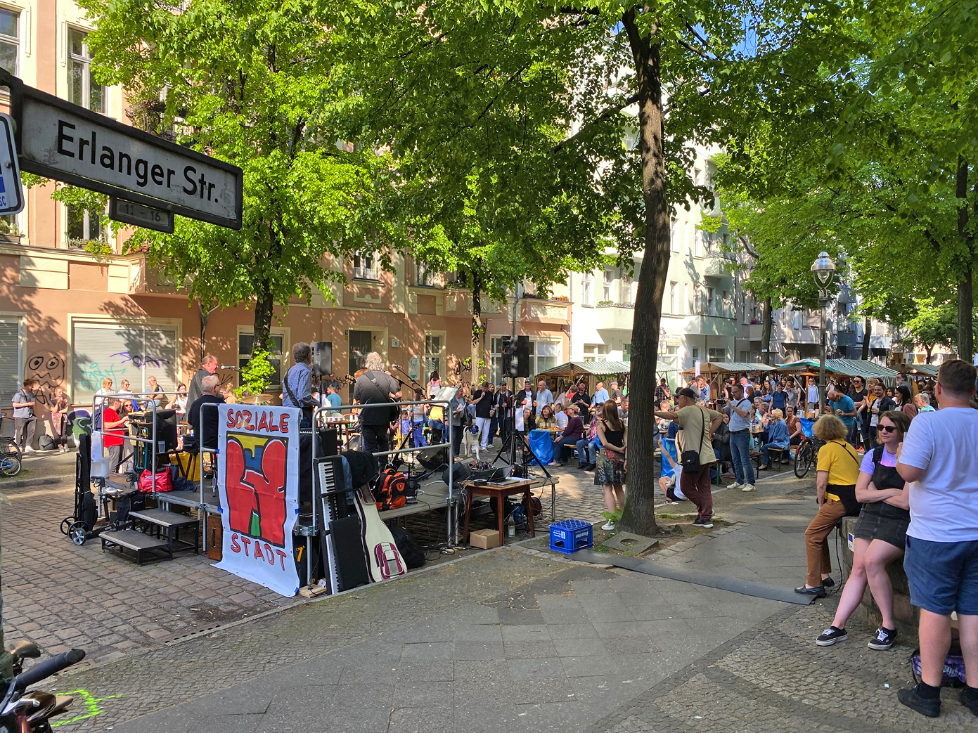 © Nachbarschaft feiern, Kiez gestalten! – das Straßenfest unter der Linde
